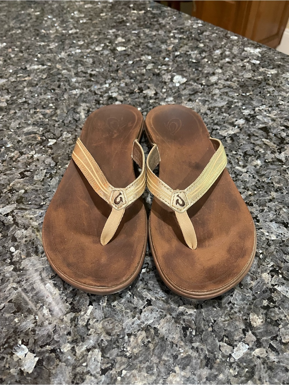 OluKai Aukai Gold Leather Sandals 8